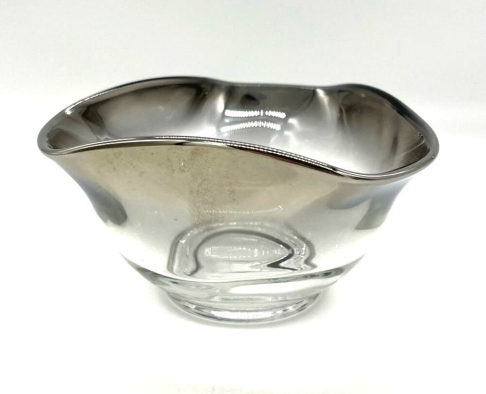 Vintage MCM Dorothy Thorpe Set of 2 Silver Fade Folded Edge Glass Bowls 5" x 3"